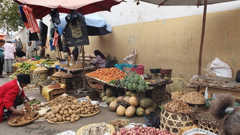 Un marché typique dans les rues d'Antananarivo