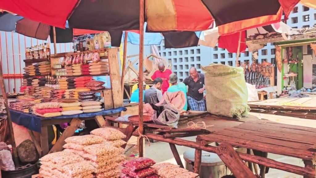 Étals de légumineuses sur un marché malgache