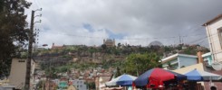 Vue sur la Rova depuis la rue à Antananarivo Madagascar